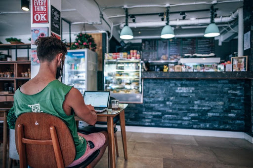 Việc sử dụng internet tại nhà hàng, quán cà phê, ... cực kỳ quan trọng vì nó mang lại trải nghiệm và đánh giá tích cực từ phía khách hàng. Nguồn ảnh từ internet